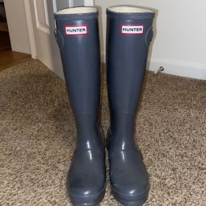 Size 6 women’s tall grey hunter rain boots!!!
